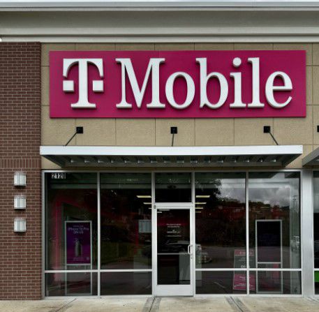 Exterior photo of T-Mobile Store at James M Campbell & Brookmeade, Columbia, TN