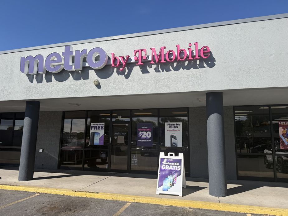 Metro by T-Mobile 464 12th St - 464 12th St 
