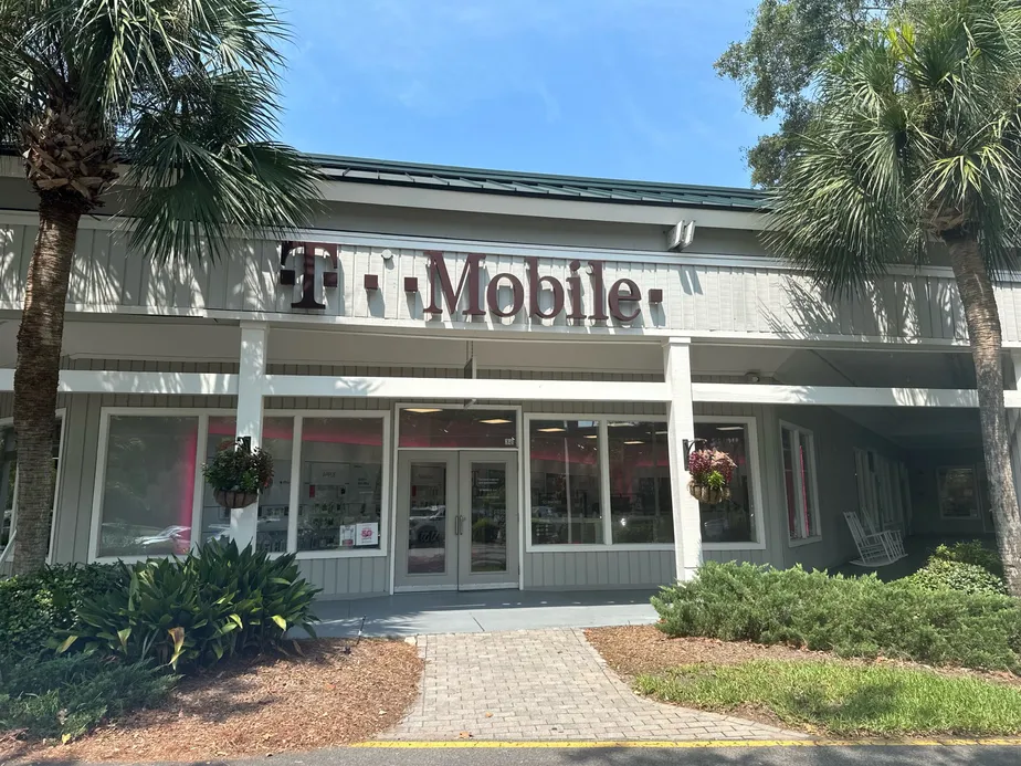  Exterior photo of T-Mobile Store at Wm Hilton Pkwy & Queens Way, Hilton Head, SC 