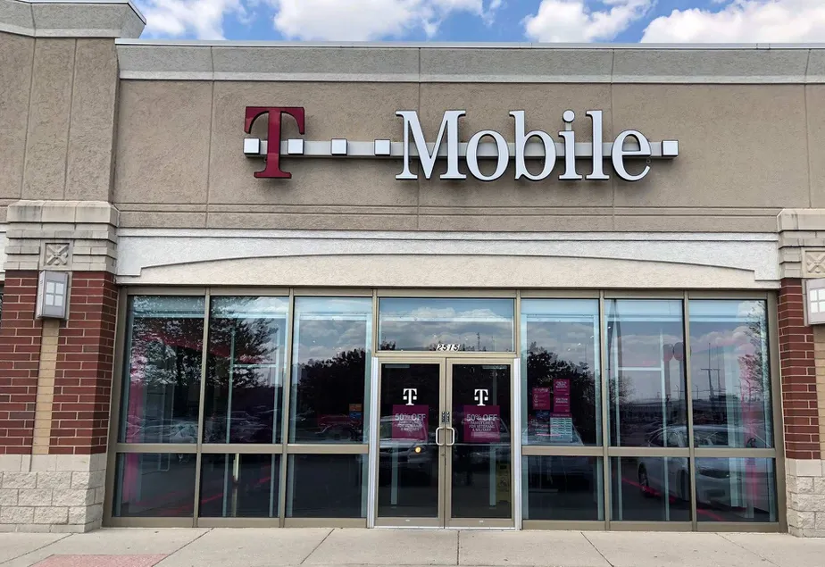 Exterior photo of T-Mobile store at North & 25th, Melrose Park, IL