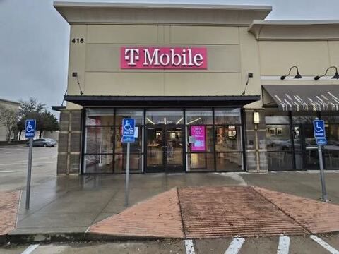 Exterior photo of T-Mobile Store at Hwy 67 & Pleasant Run, Cedar Hill, TX