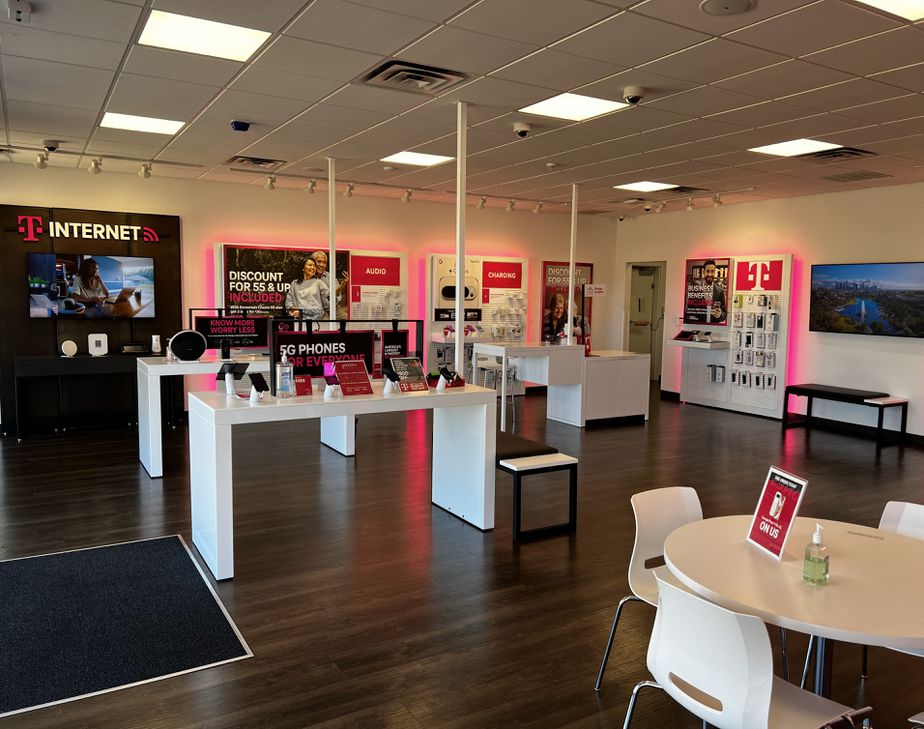 Interior photo of T-Mobile Store at US 49 & Marketplace Dr, Richland, MS