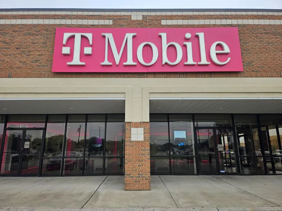  Exterior photo of T-Mobile Store at McPherson & Calton, Laredo, TX 