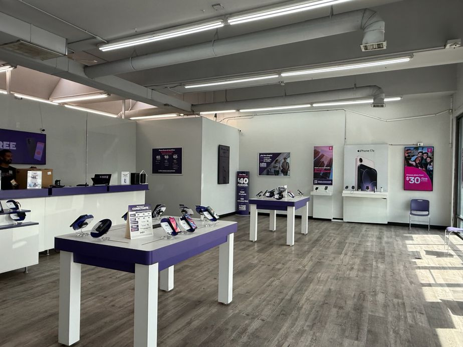 Metro by T-Mobile 1424 W 3rd Ave - 1424 W 3rd Ave 