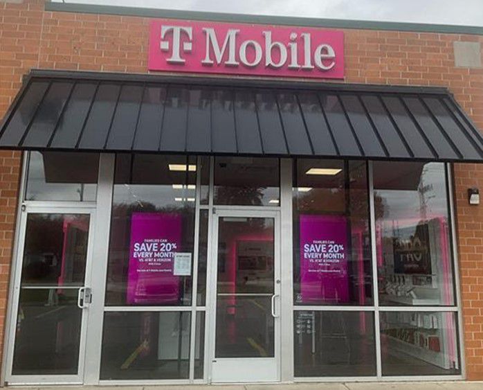 Exterior photo of T-Mobile Store at 13th & Madison, Decatur, IN