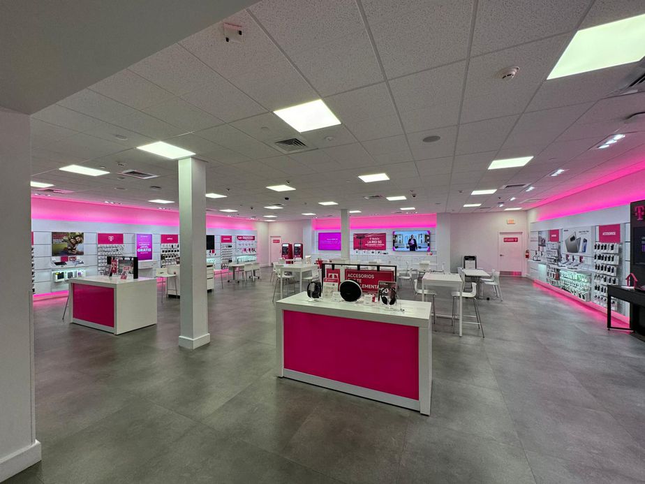 Interior photo of T-Mobile Store at Plaza Del Caribe, Ponce, PR