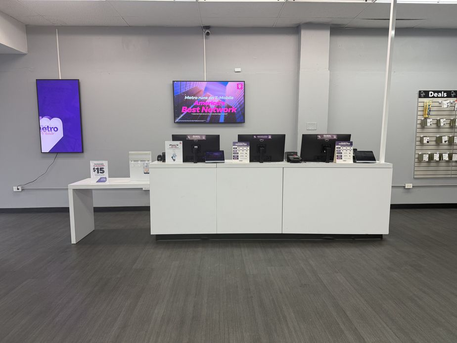 Metro by T-Mobile 9 Main St - 9 Main St 