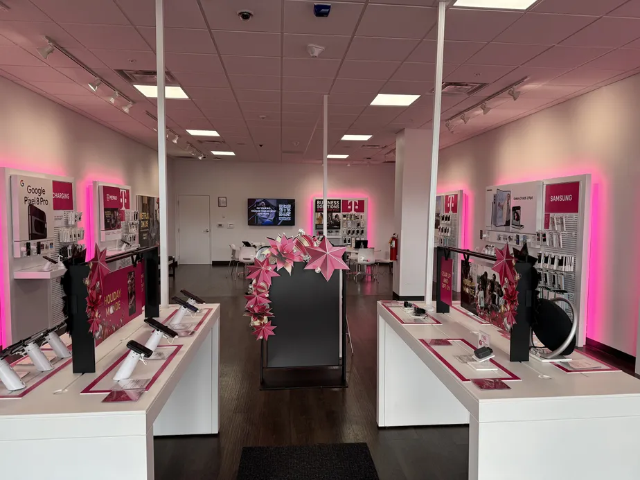 Foto del interior de la tienda T-Mobile en 8th Ave & Westside Dr, Carbondale, PA