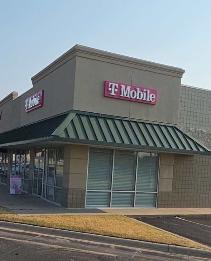 T-Mobile & UScellular S Peter Pan Rd & W Main St - 108 S Peter Pan Rd 