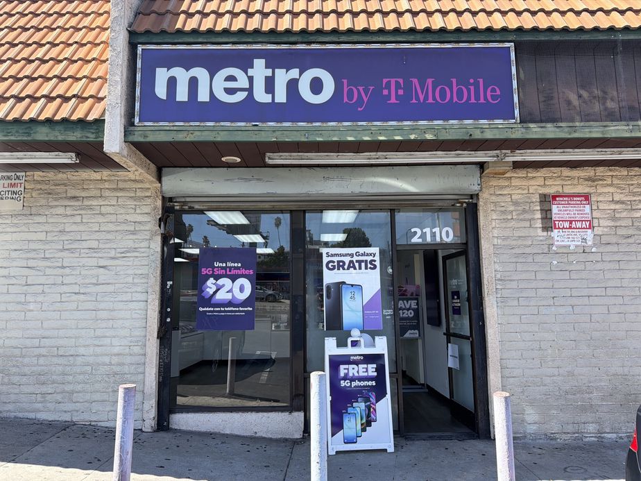 Metro by T-Mobile 2110 Beverly Blvd - 2110 Beverly Blvd 