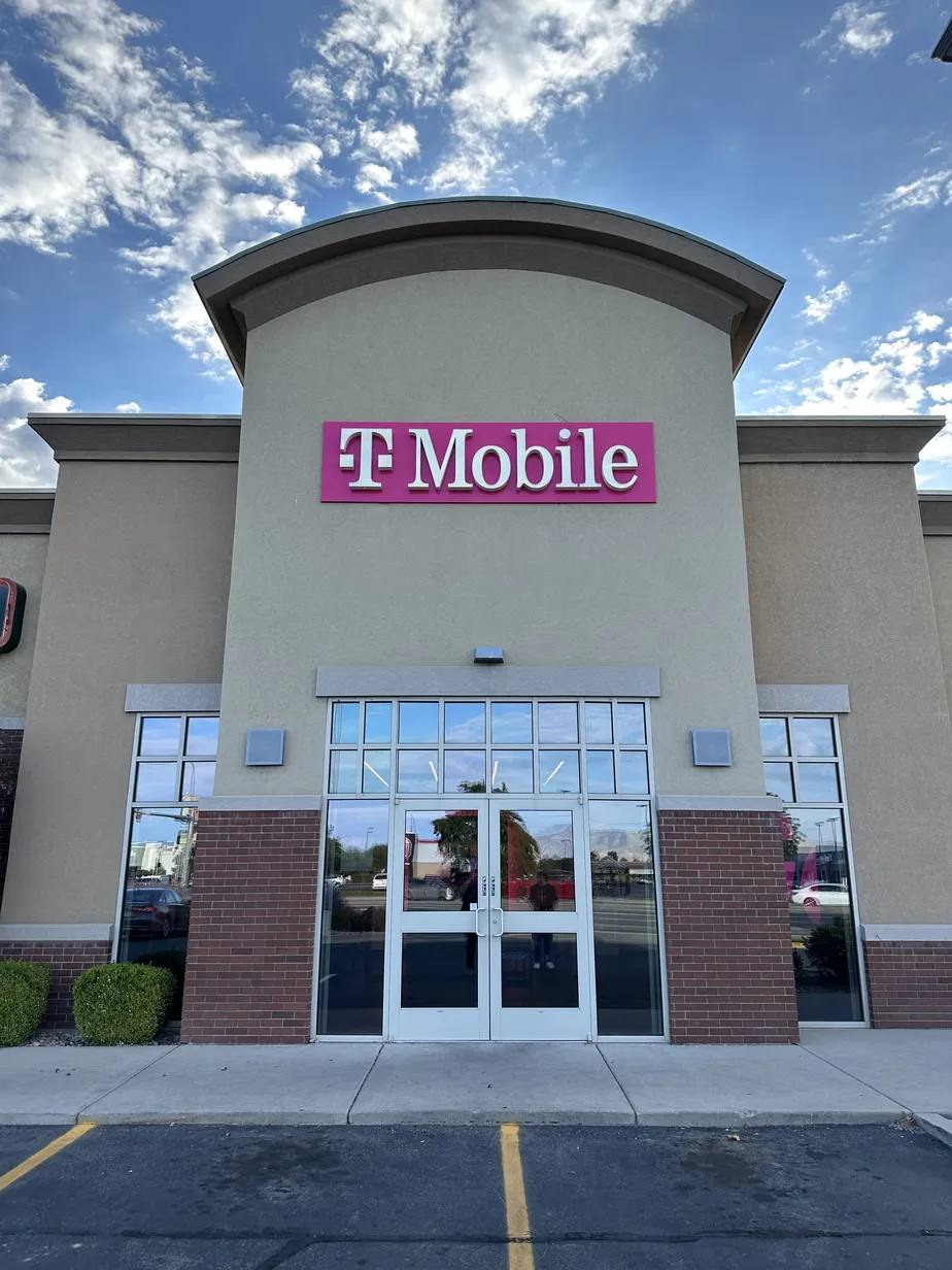  Exterior photo of T-Mobile Store at Orem Center, Orem, UT 