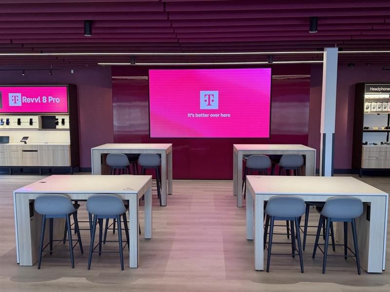 Foto del interior de la tienda T-Mobile en Turner Hill Rd & Mall Pkwy, Stonecrest, GA