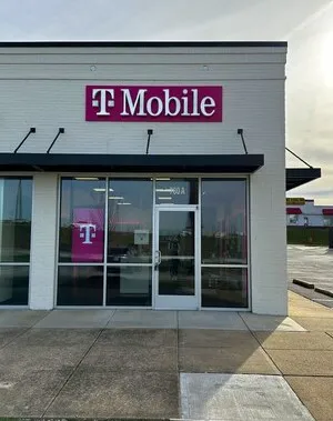  Exterior photo of T-Mobile Store at Jackson & 18th, Ozark, MO 