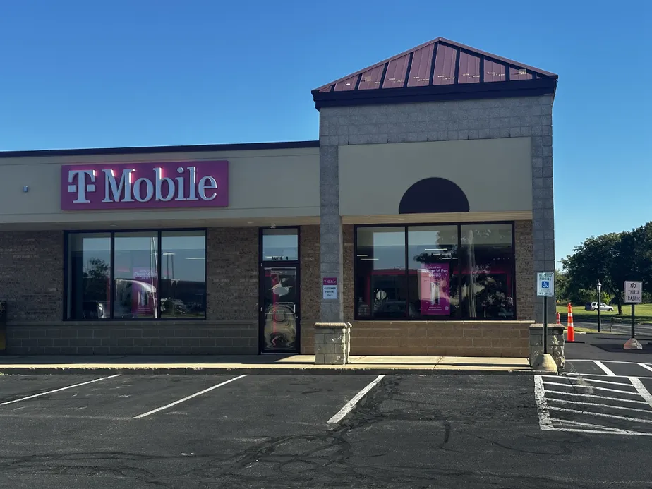  Exterior photo of T-Mobile Store at Madison & Lexington, Fort Atkinson, WI 