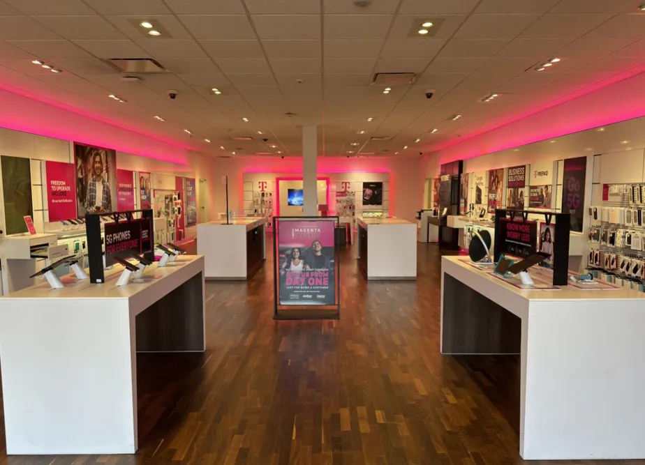  Interior photo of T-Mobile Store at 59th Ave & Bell Rd, Glendale, AZ 