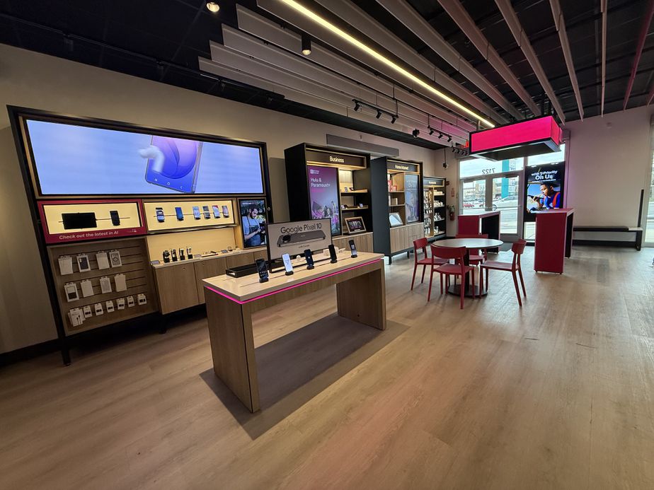  Interior photo of T-Mobile Store at Cermak & Maple, Berwyn, IL 
