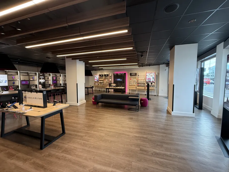  Interior photo of T-Mobile Store at Wantagh Ave & Sunrise Hwy, Wantagh, NY 