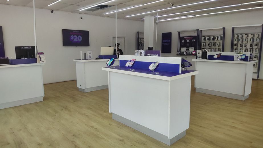 Metro by T-Mobile 11338 Chimney Rock Rd - 11338 Chimney Rock Rd 