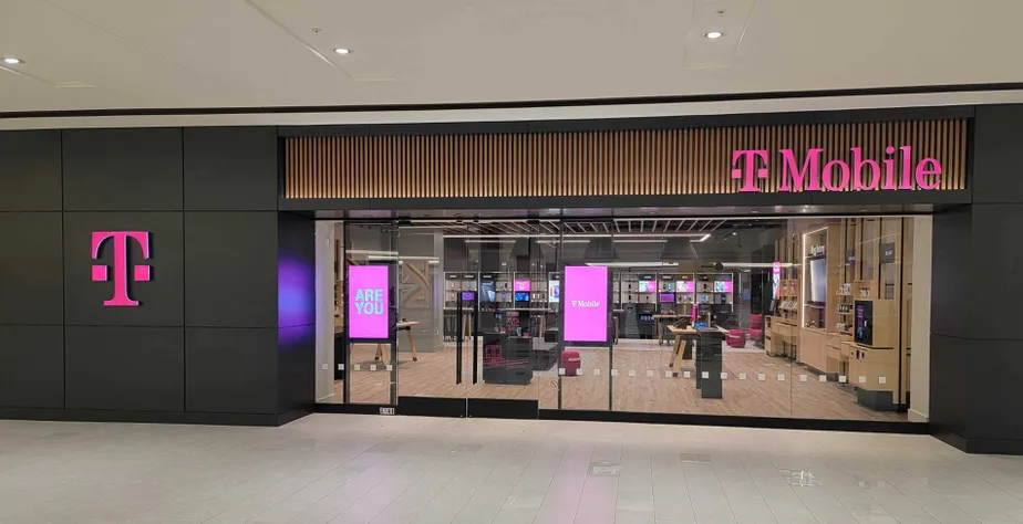 Exterior photo of T-Mobile store at American Dream Mall, East Rutherford, NJ