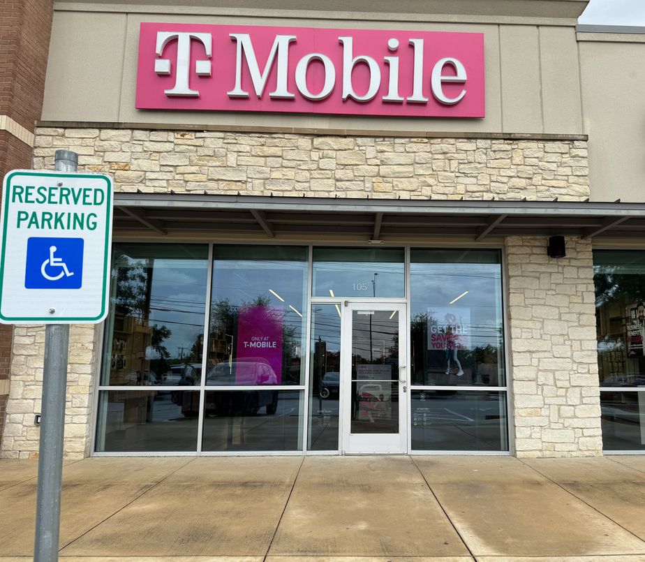 Exterior photo of T-Mobile Store at Palm Valley, Round Rock, TX