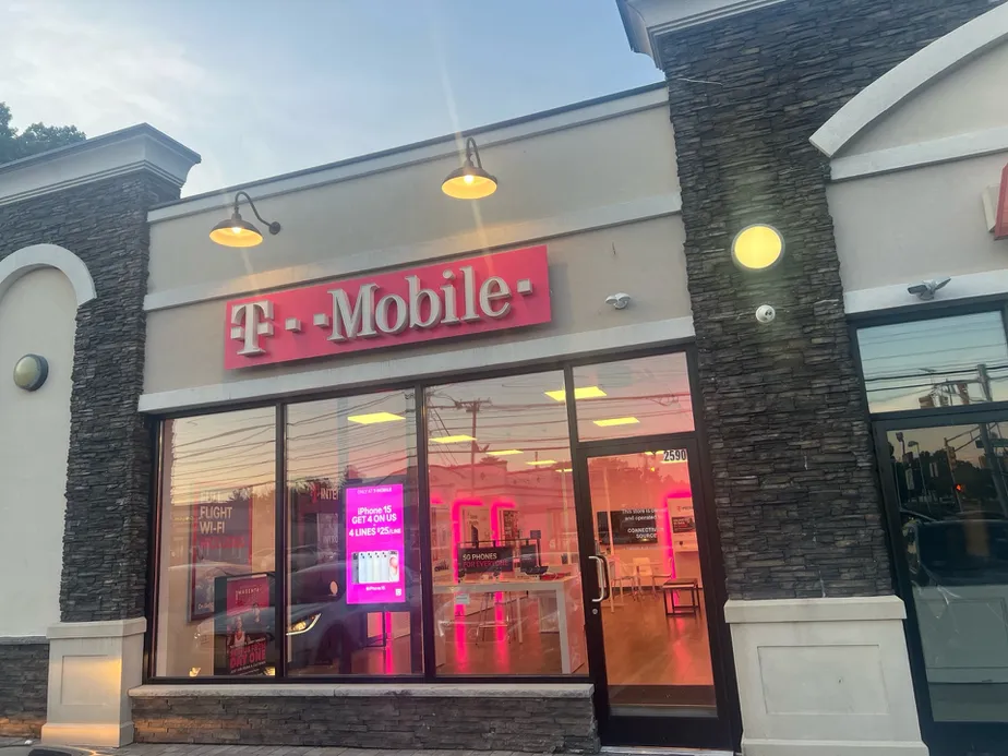  Exterior photo of T-Mobile Store at Old Brg Matawan Rd & Gaub Rd, Old Bridge, NJ 