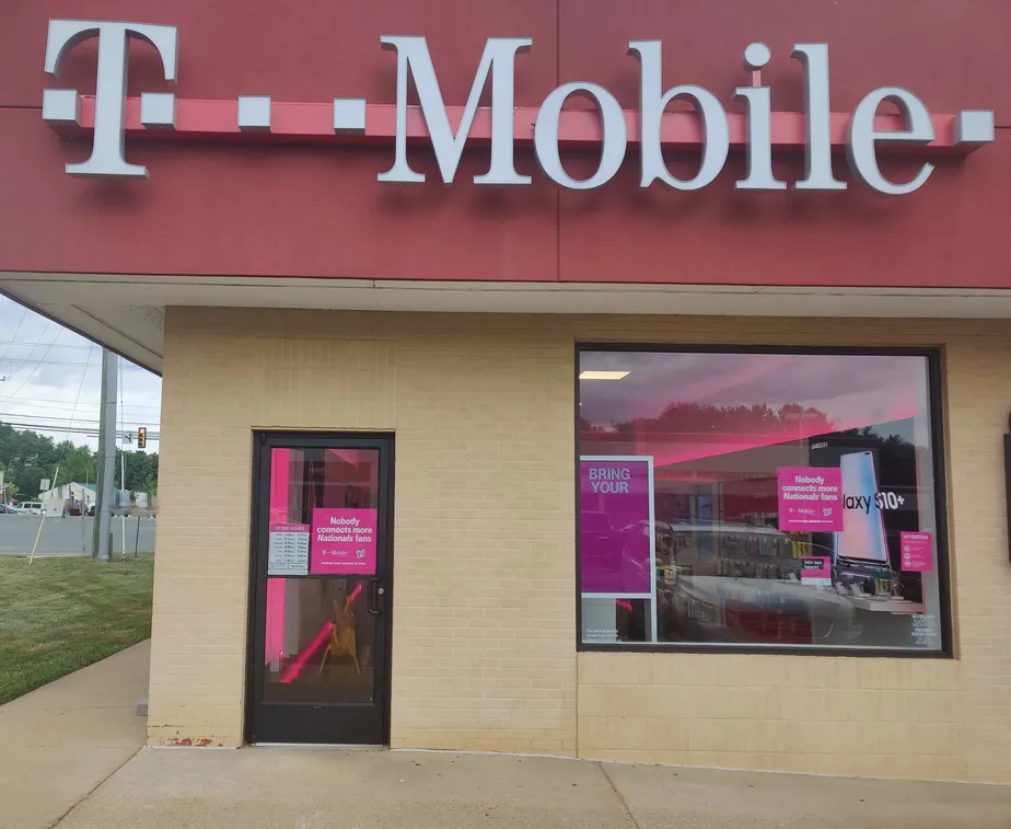 Exterior photo of T-Mobile store at Garrisonville Rd & Brafferton Blvd, Stafford, VA