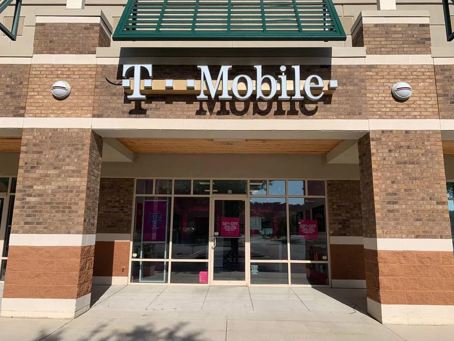 Exterior photo of T-Mobile store at Roosevelt Blvd & 120th St, Jacksonville, FL