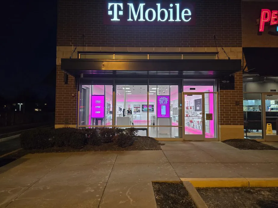  Exterior photo of T-Mobile Store at Howe & Bucholzer, Cuyahoga Falls, OH 