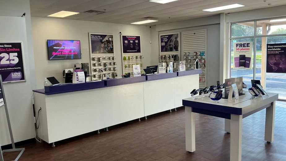 Metro by T-Mobile 4855 River Oaks Blvd - 4855 River Oaks Blvd 