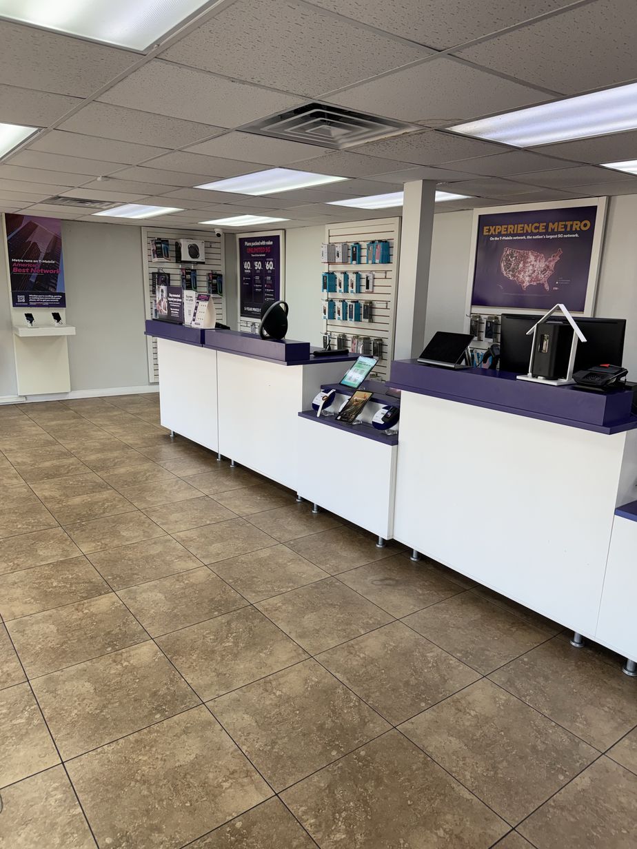 Metro by T-Mobile 7700 US Highway 19 N - 7700 US Highway 19 N 