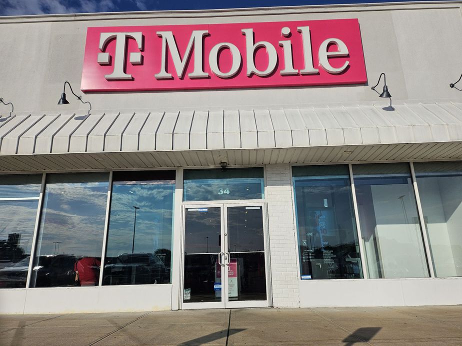  Exterior photo of T-Mobile Store at Forest Ave & Barrett, Staten Island, NY 