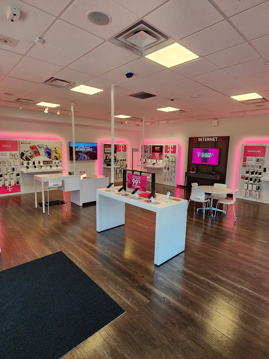 Foto del interior de la tienda T-Mobile en S Dupree St & E Jefferson St, Brownsville, TN
