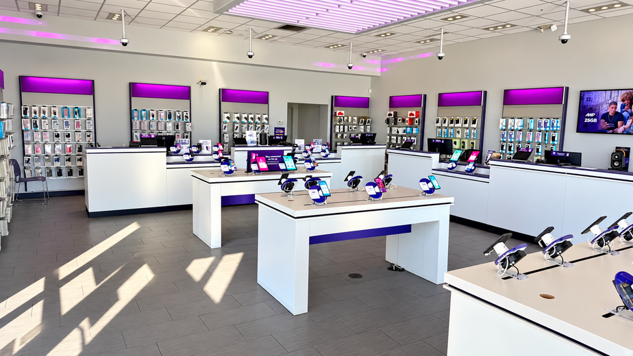 Metro by T-Mobile 2704 North Pine Hills Road - 2704 North Pine Hills Road 