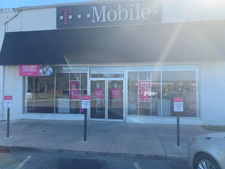 Exterior photo of T-Mobile store at 5 Points West, Birmingham, AL