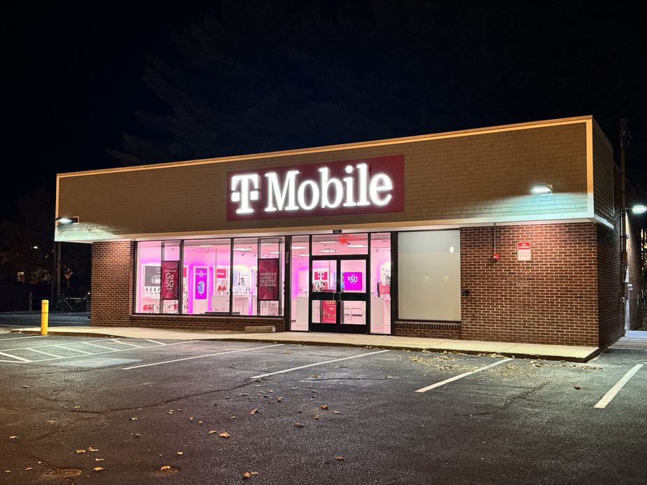 Exterior photo of T-Mobile Store at Main & Winter, Sanford, ME