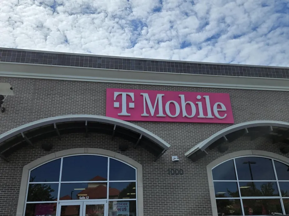  Exterior photo of T-Mobile Store at SE Walton Blvd & J St, Bentonville, AR 