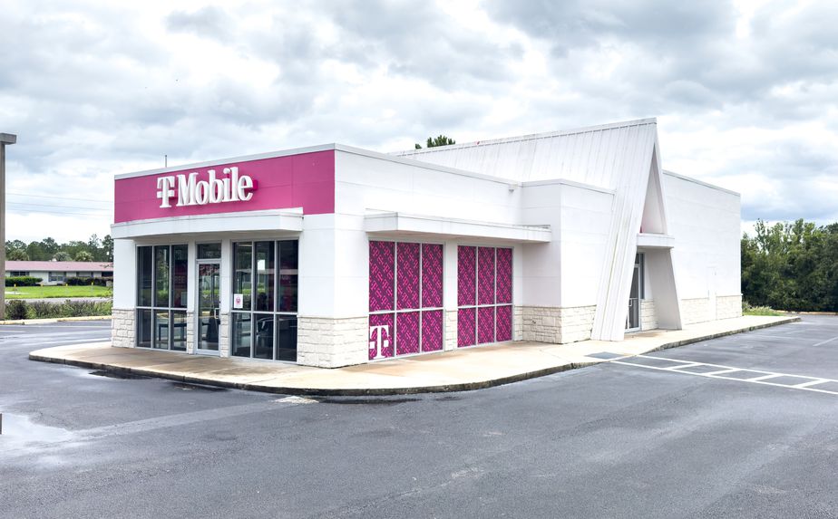 Exterior photo of T-Mobile Store at US 301 & Walmart Way, Starke, FL