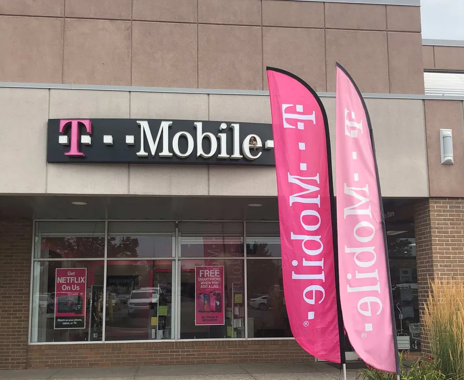  Exterior photo of T-Mobile store at Ford & Beech Daily 2, Dearborn Heights, MI 