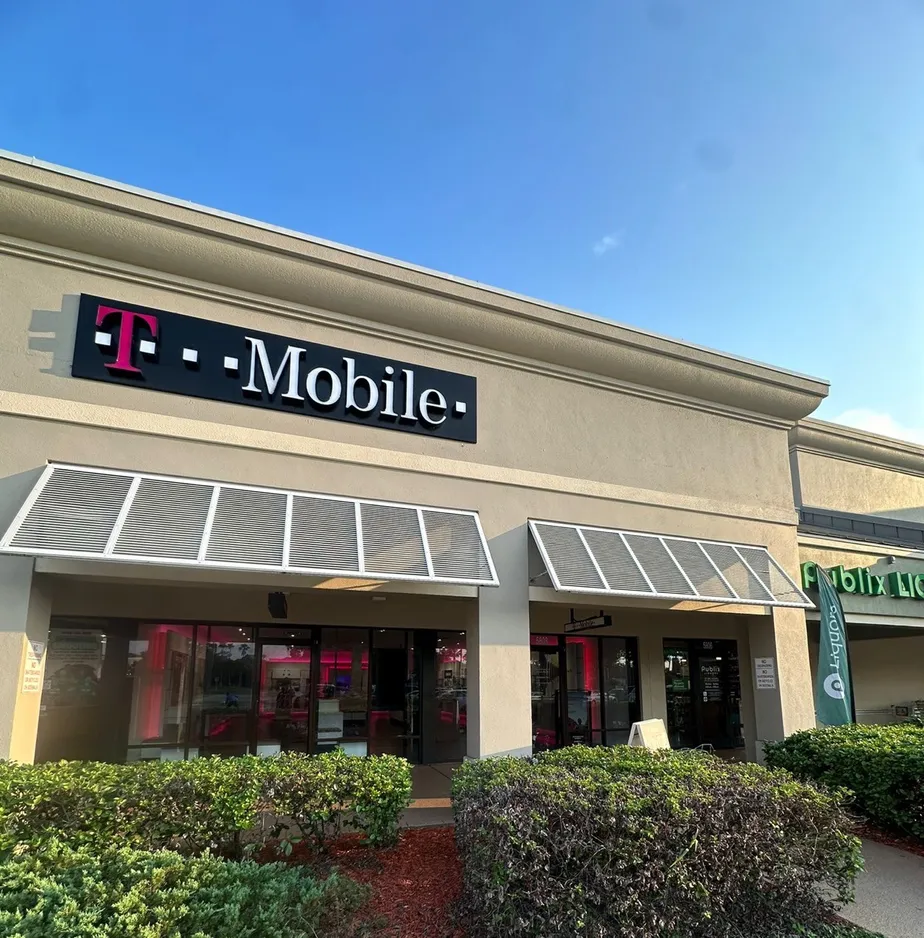  Exterior photo of T-Mobile Store at Bee Ridge Rd & Cattleman Rd, Sarasota, FL 