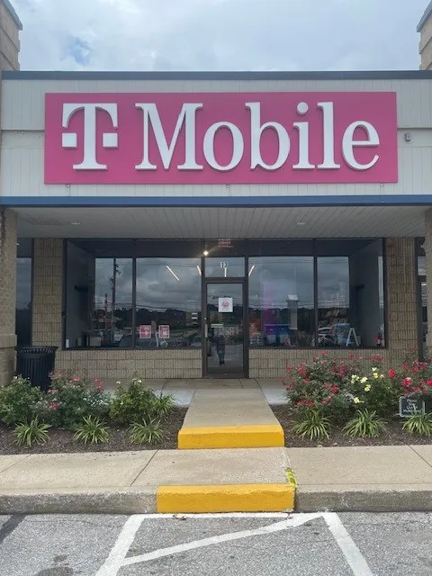  Exterior photo of T-Mobile Store at North Carroll Plaza, Hampstead, MD 