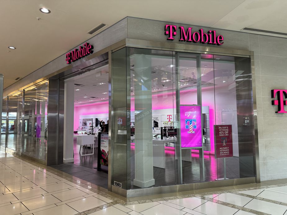 Exterior photo of T-Mobile Store at International Plaza, Tampa, FL
