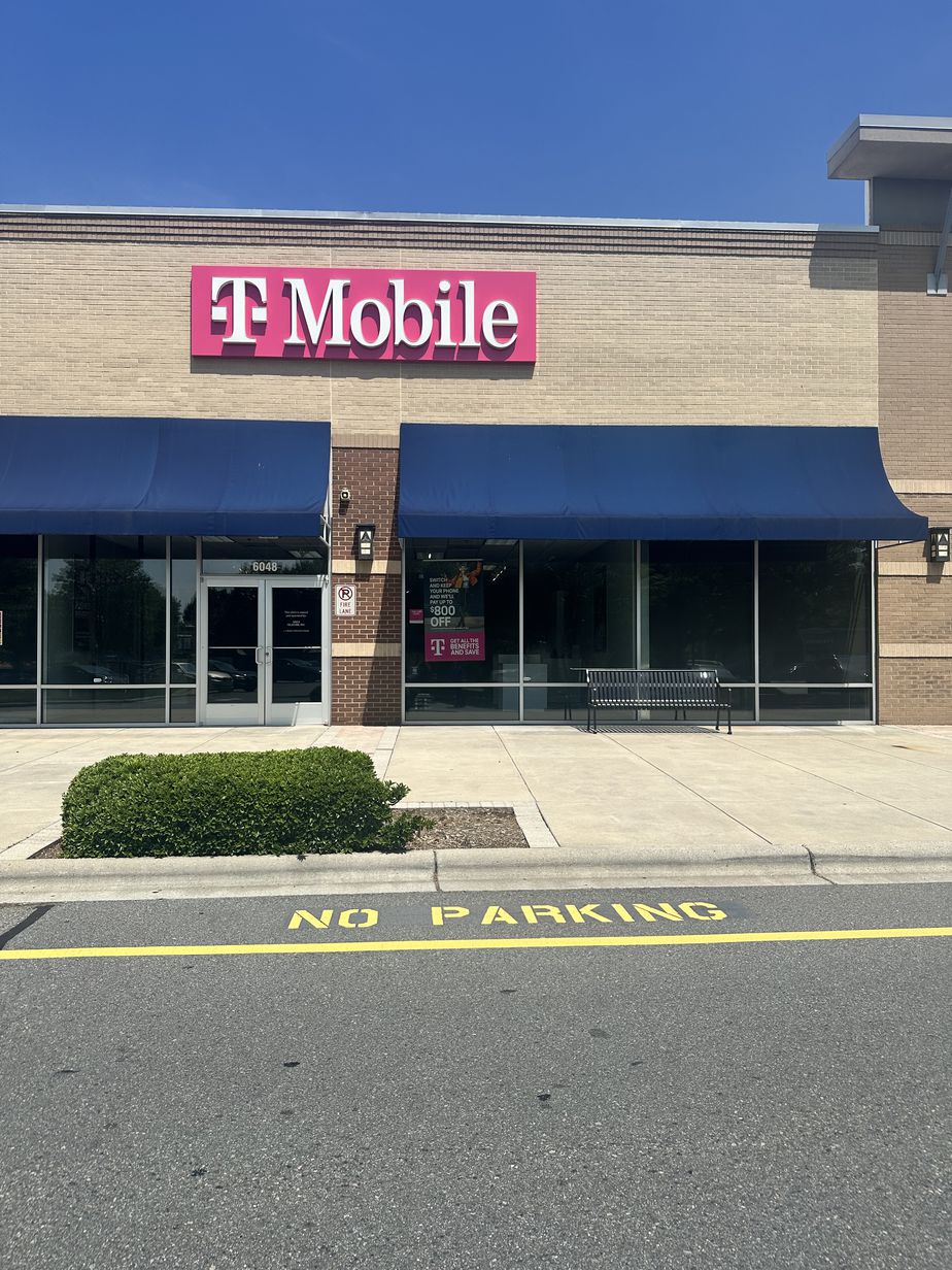 Exterior photo of T-Mobile Store at Kannapolis Parkway, Concord, NC