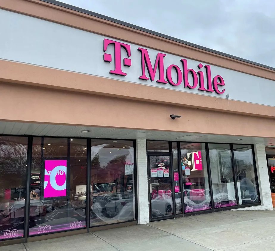 Exterior photo of T-Mobile store at Quince Orchard Rd & Firstfield Rd, Gaithersburg, MD