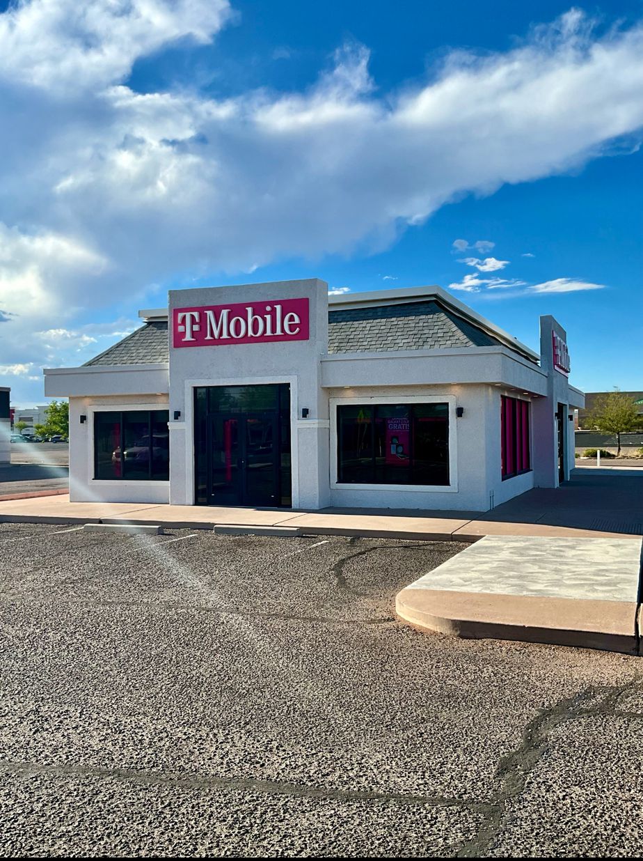 Exterior photo of T-Mobile Store at 5th & Chiricahua, Douglas, AZ