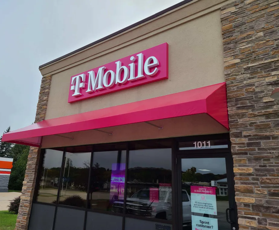  Exterior photo of T-Mobile store at S Main St & Hawthorn Dr, West Bend, WI 