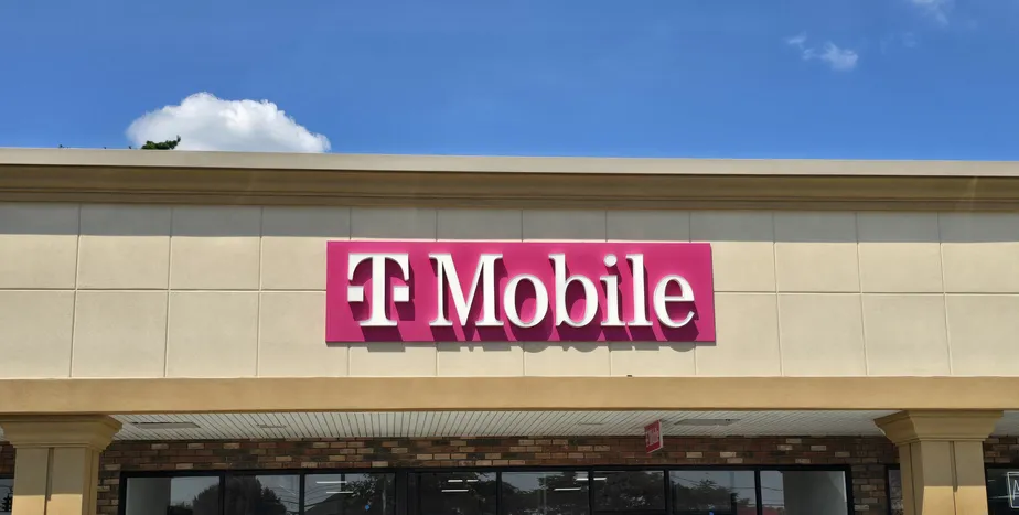  Exterior photo of T-Mobile Store at City Park Plaza, Garden City Park, NY 