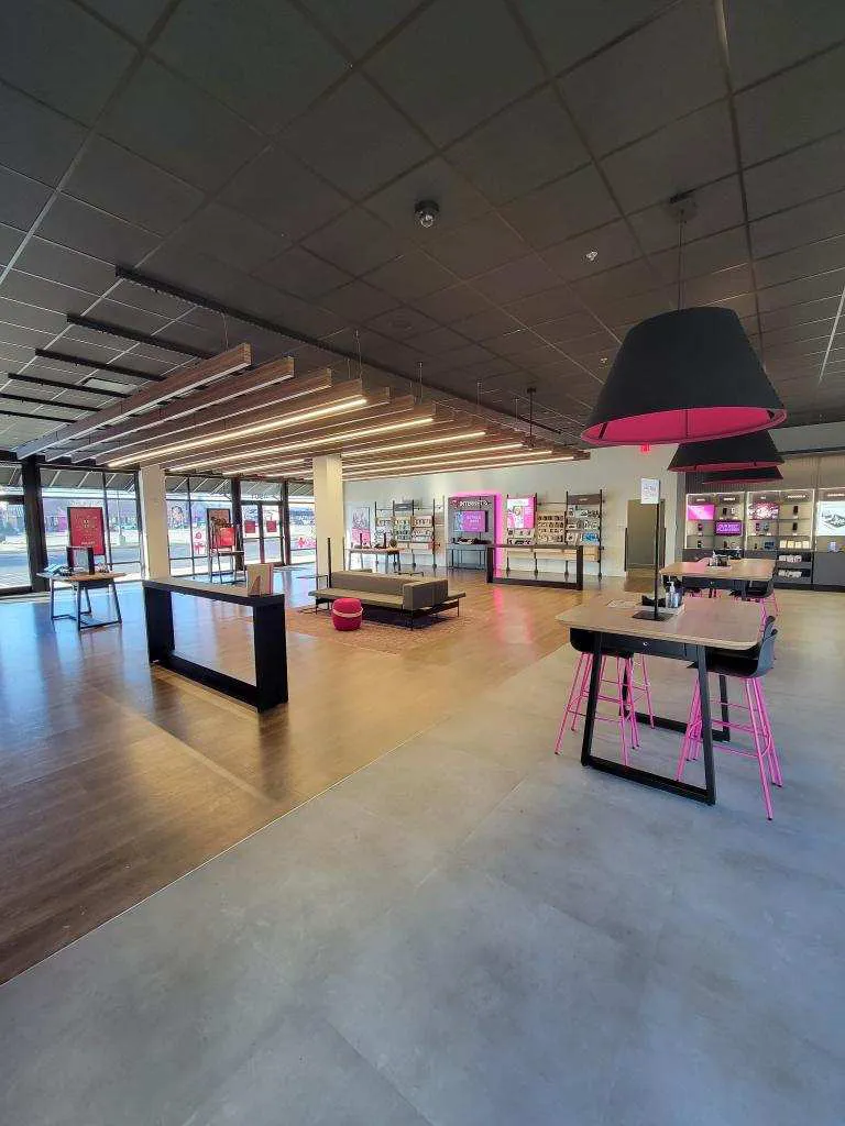 Interior photo of T-Mobile Store at Town Center Plaza, Leawood, KS