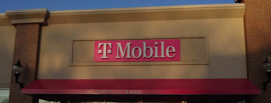 Foto del exterior de la tienda T-Mobile en Bloomfield Ave & Grove St, Bloomfield, NJ