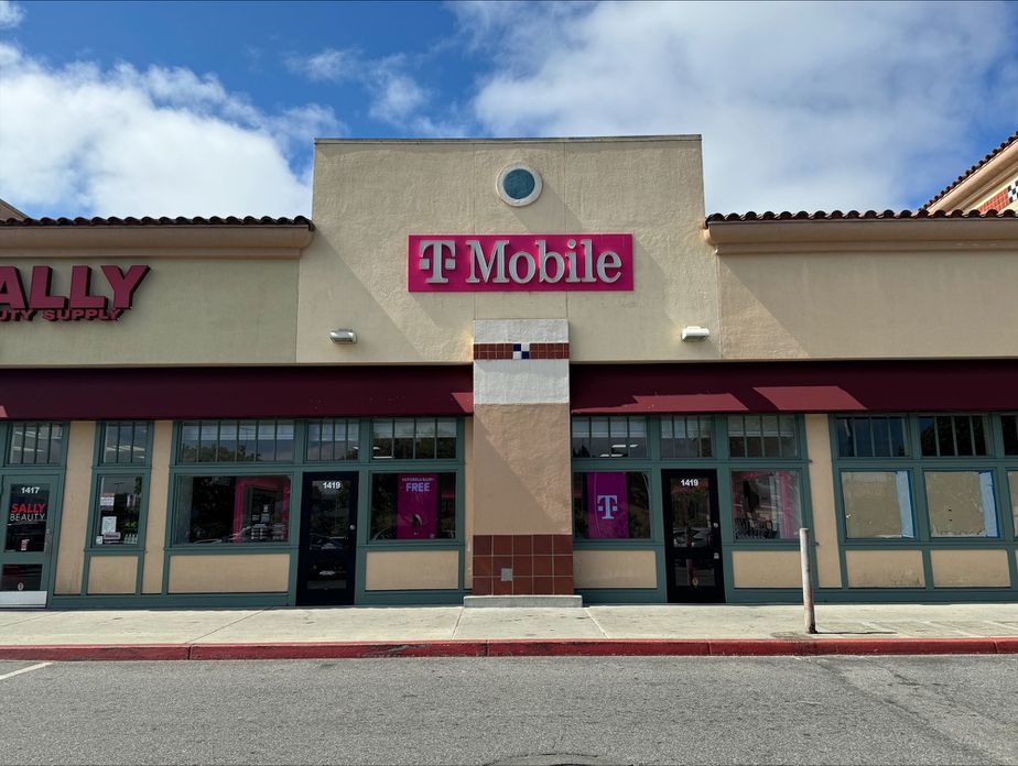 Exterior photo of T-Mobile Store at Overlook Shopping Center, Watsonville, CA