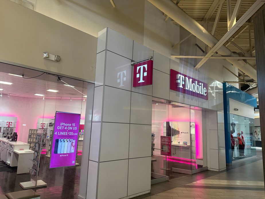 Exterior photo of T-Mobile Store at Great Mall, Milpitas, CA